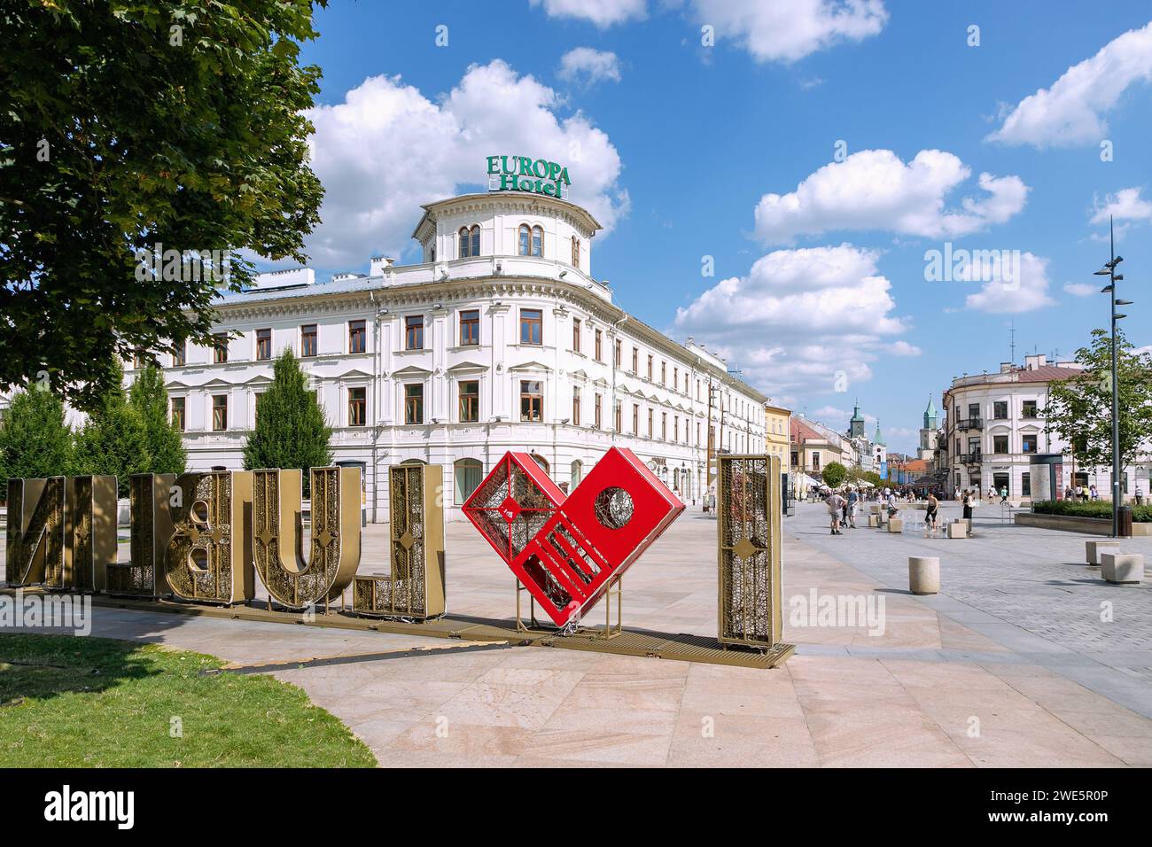 Litewski Platz (Litauer Platz, Plac Litewski) mit Europa Hotel und Brunnen und Kraków Vorort (Krakowskie Przedmieście) in Lublin in Lubelskie Woiv Stockfoto