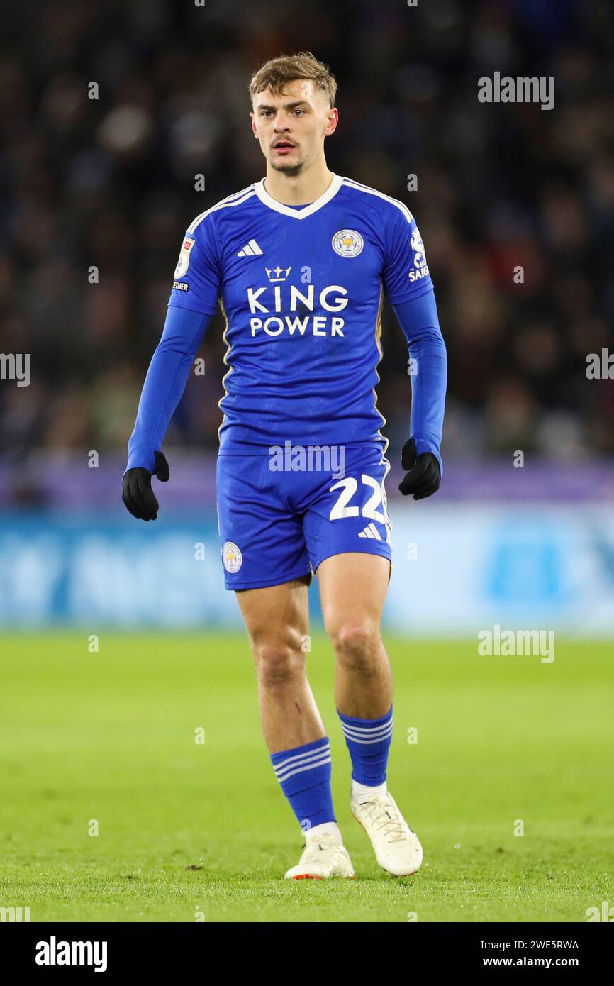 Leicester, Großbritannien. Januar 2024. Leicester City Mittelfeldspieler Kiernan Dewsbury-Hall (22) im Einsatz während des SKY Bet EFL Championship Matches Leicester City FC gegen Ipswich Town FC im King Power Stadium, Leicester, England, Großbritannien am 22. Januar 2024 Credit: Every Second Media/Alamy Live News Stockfoto