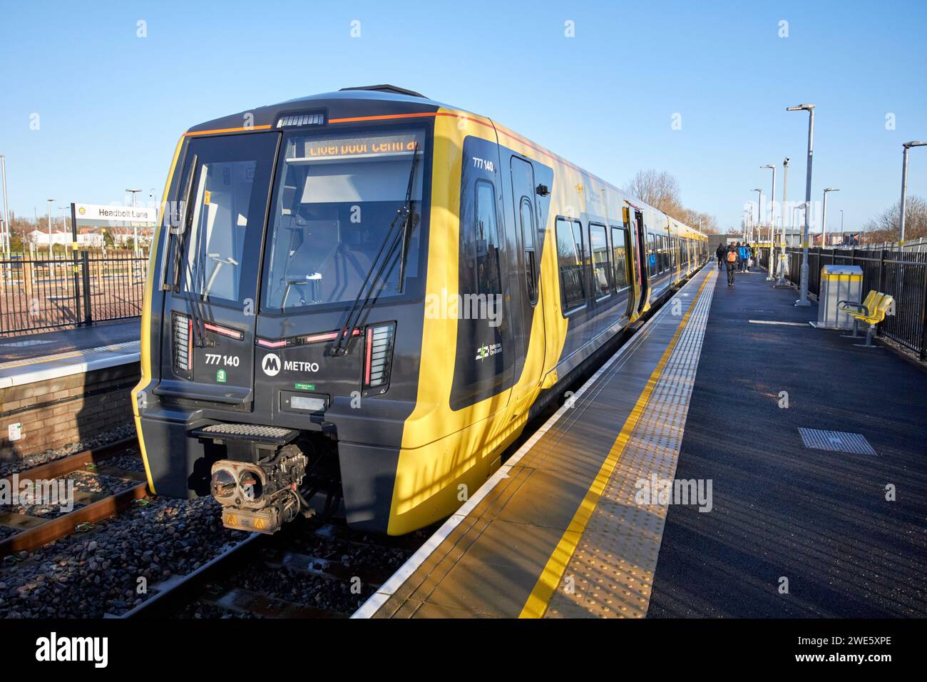 Neue batteriebetriebene merseyrail-Züge an der neuen Kopfschraubenbahnstation liverpool, merseyside, england, großbritannien Stockfoto