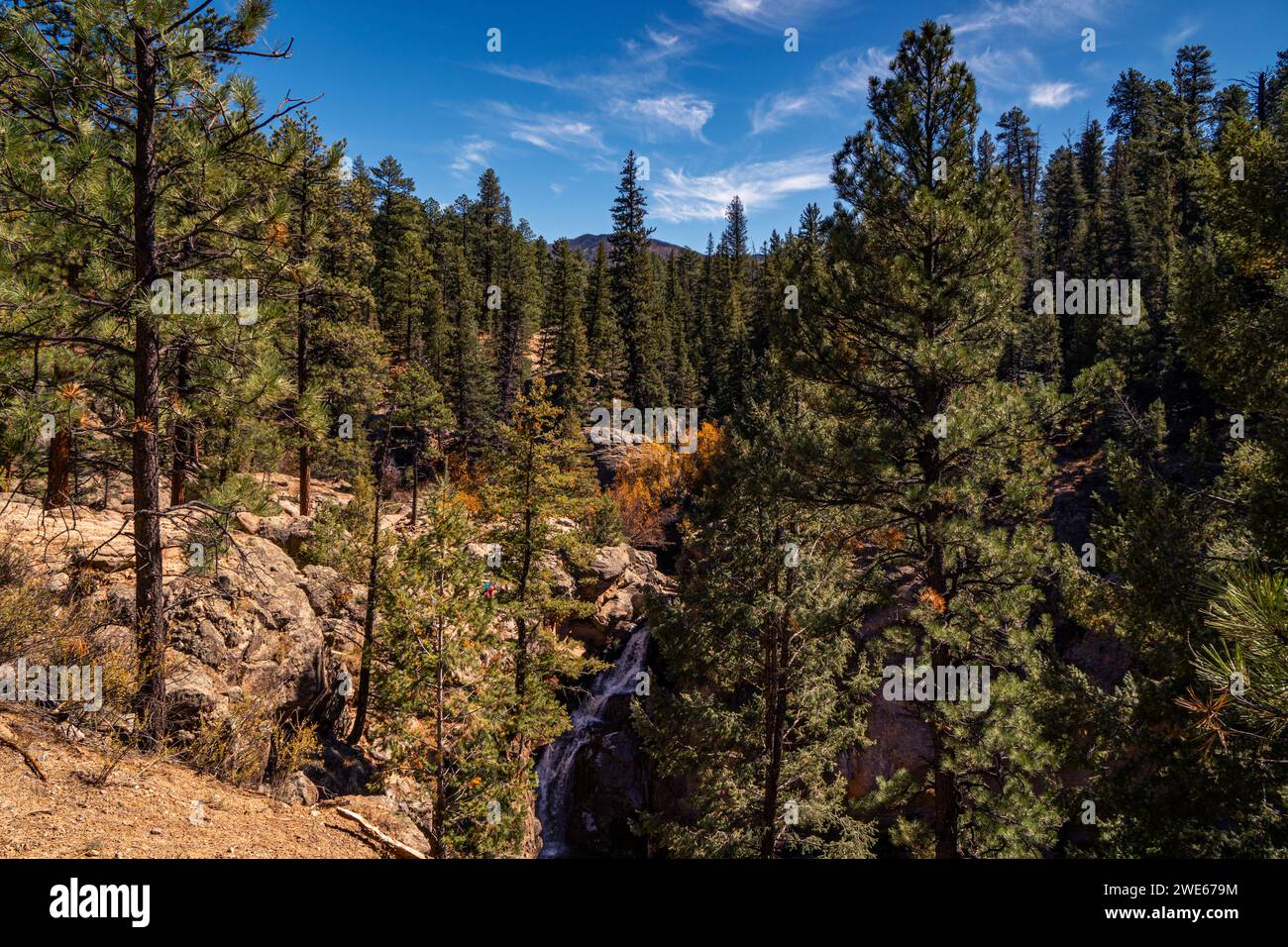 Wunderschöne Jemez Falls im Santa Fe National Forest von New Mexico. Stockfoto