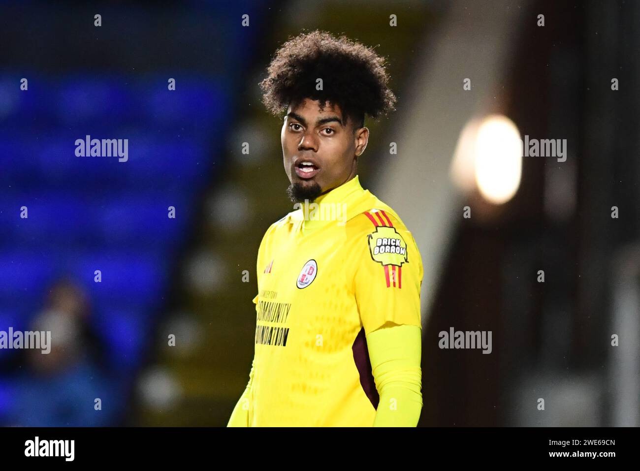 Torhüter Corey Addai (34 Crawley Town) sieht am Mittwoch, den 23. Januar 2024, beim EFL Trophy-Spiel zwischen Peterborough und Crawley Town in der London Road, Peterborough, zu. (Foto: Kevin Hodgson | MI News) Credit: MI News & Sport /Alamy Live News Stockfoto