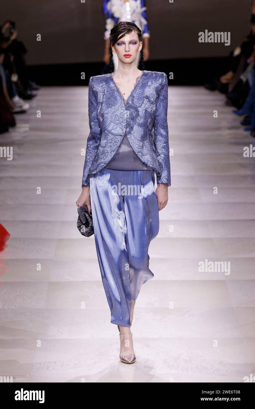 GIORGIO ARMANI PRIVE Haute Couture Start- und Landebahn Frühjahr/Sommer 2024 während der Pariser Haute Couture Fashion Week am 2024. Januar - Paris; Frankreich 23/01/2024 Stockfoto