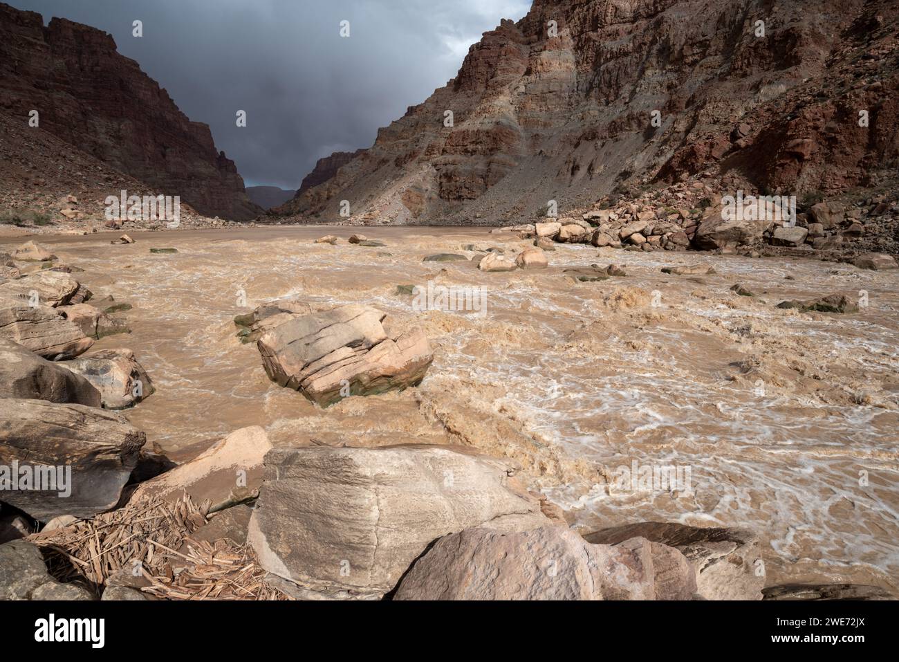 Storm and Big Drop #3 (auch bekannt als Satan's Darm) am Colorado River, Cataract Canyon, Canyonlands National Park, Utah. Stockfoto