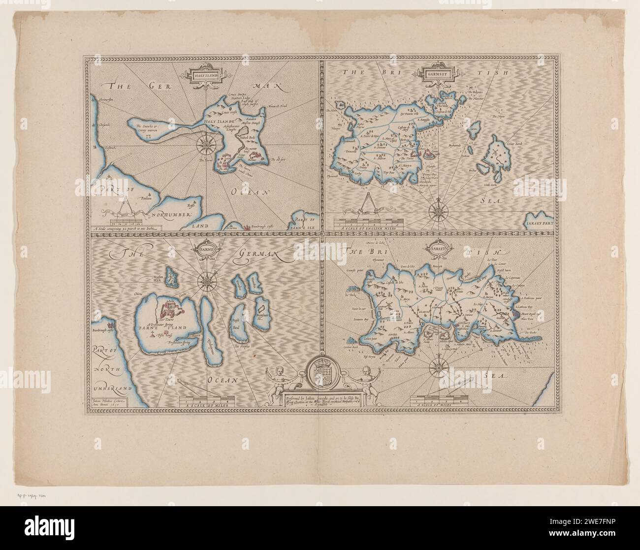 Karte der Kanalinseln Lindisfarne, Guernsey, Jersey und die Farne-Inseln, Jodocus Hondius (I), 1710 - 1751 Druck London Papier Gravur Karten von verschiedenen Ländern oder Regionen. Waffenlager, Heraldik Lindisfarne. Guernsey. Trikot Stockfoto
