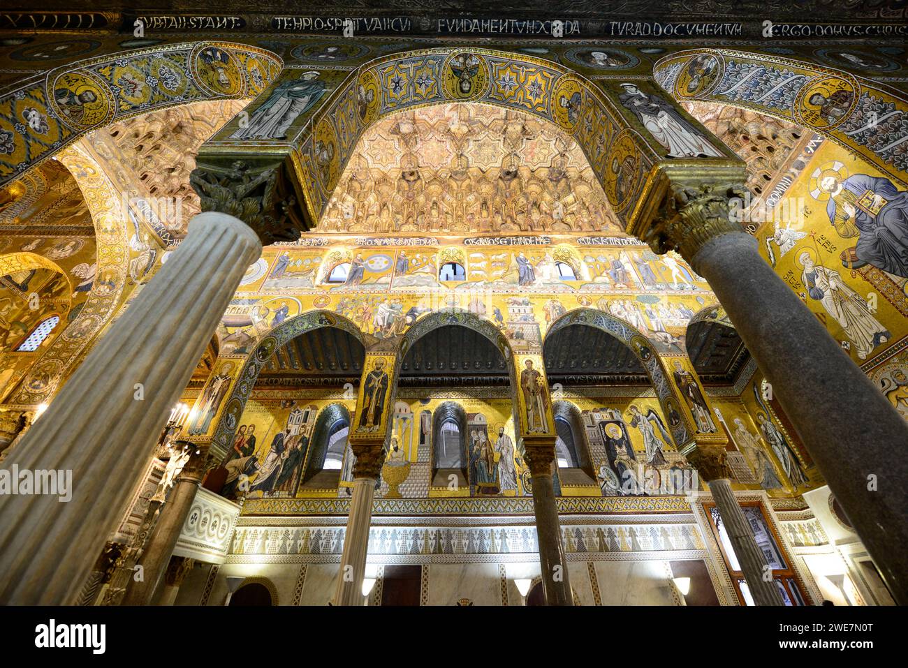 Inneres der Palatinkapelle (Cappella Palatina) im Königspalast in Palermo, Sizilien. Stockfoto