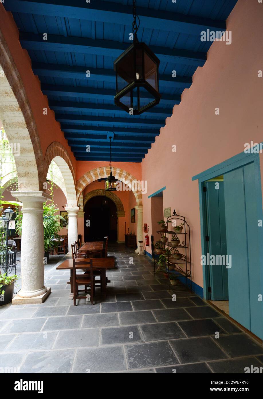 Das Taberna El Molino im Hotel Marques de Prado Ameno in der Altstadt von Havanna, Kuba. Stockfoto