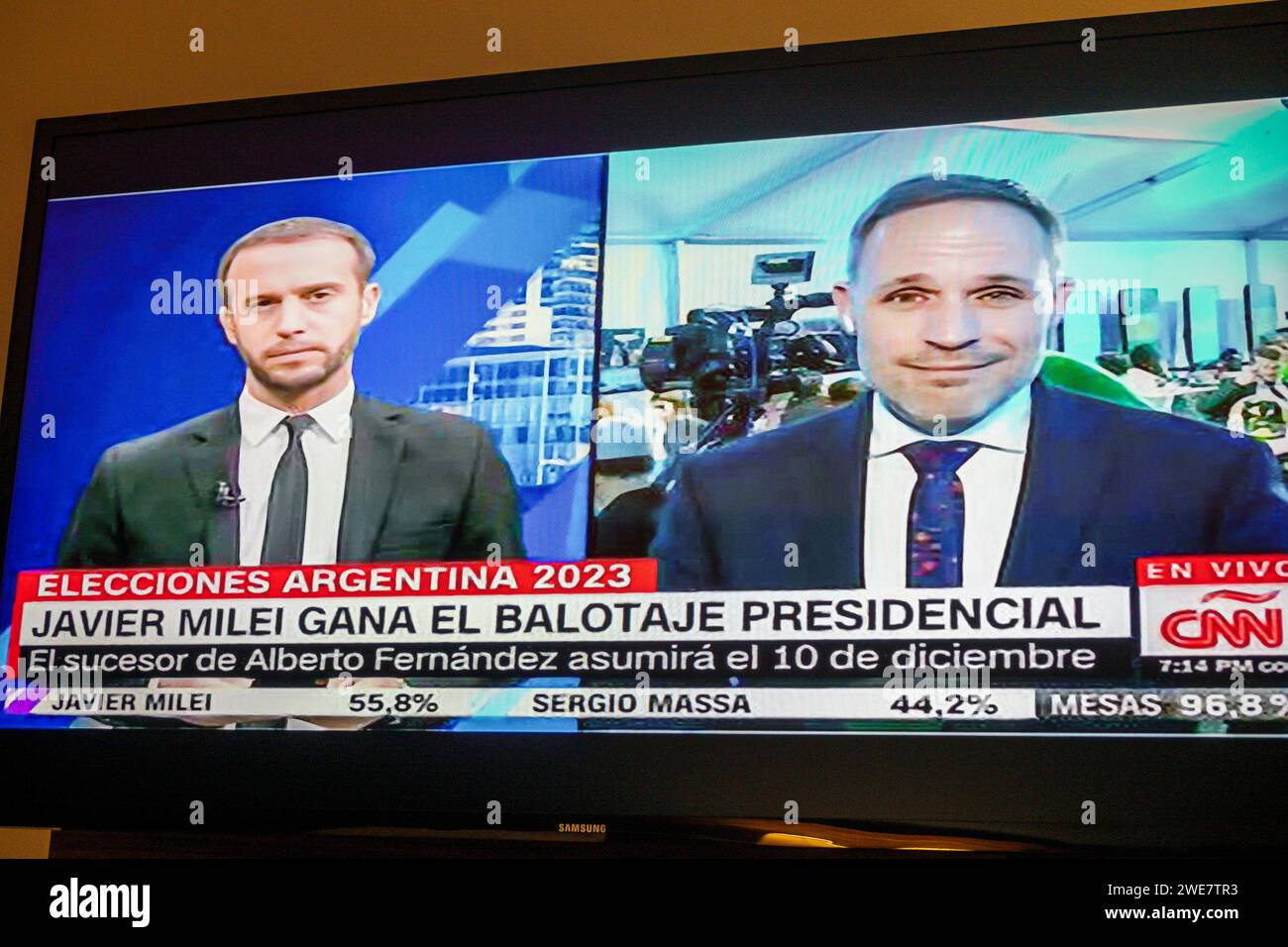 Merida Mexiko, Kabel-tv Bildschirm Monitor, CNN Espanol Live, Argentinien Präsidentschaftswahlen 2023 Nachrichten Korrespondent Moderator diskutieren Präsident elec Stockfoto