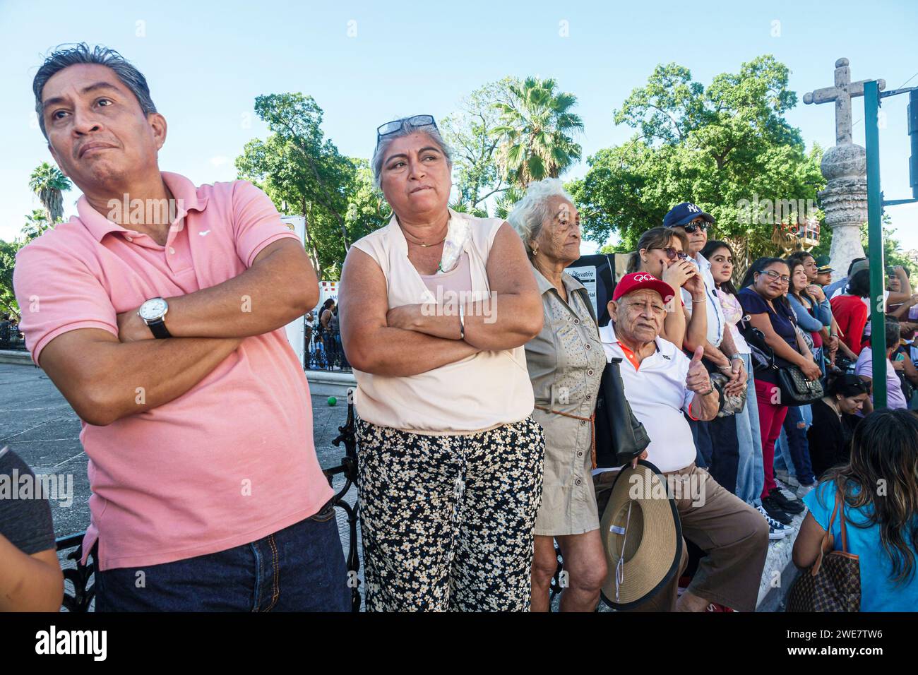 Merida Mexico, Centro Historico Central Historico Central Historico, Parade Tag der mexikanischen Revolution Regierungsfeiertag, Mann Männer männlich, Frau Frauen weiblich, Erwachsene Stockfoto
