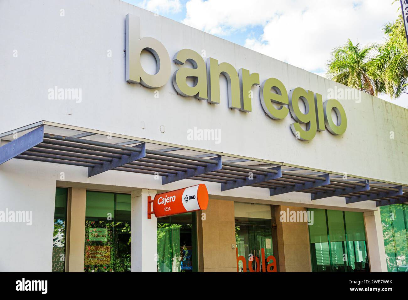 Merida Mexico, Zona Paseo Montejo Centro, Banregio Regionalbank, Außenschild für den Eingang des Geldautomaten, Außenansicht, Haupteingang des Gebäudes, Mexic Stockfoto