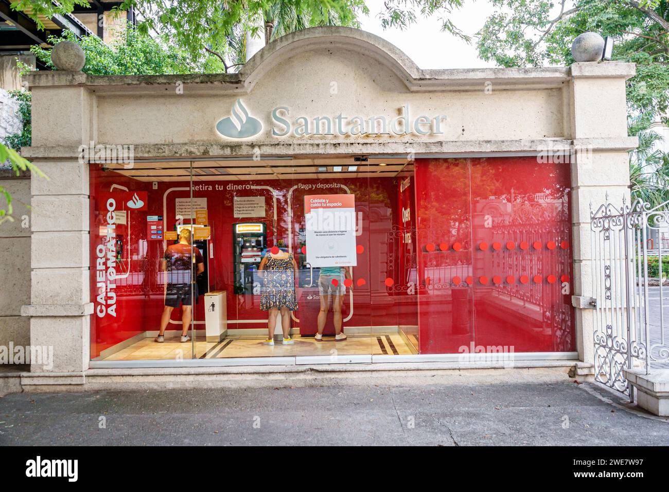 Merida Mexico, Zona Paseo Montejo Centro, Bankautomat Banco Santander, außen, Vordereingang des Gebäudes, Schild, mexikanischer hispanischer Latino, Sp Stockfoto