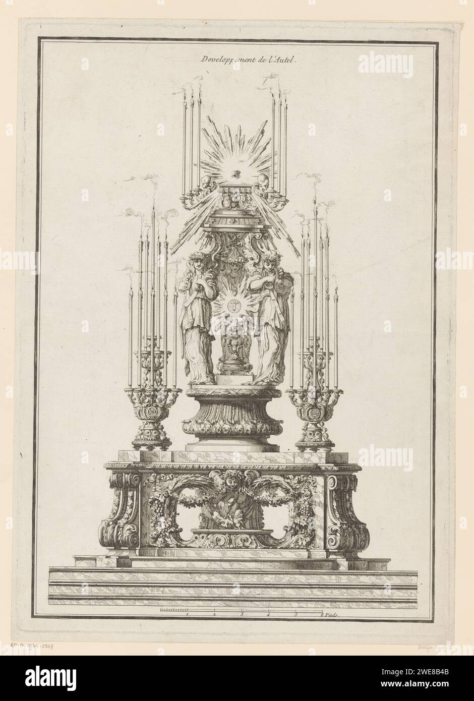 Altar mit allsehendem Auge, anonym, nach Louis Jean Desrez, 1781 drucken einen Ornamentisch-Altar mit drei Karativen um ein Weibchen, das in der Mitte beobachtet. Außerdem das alles sehende Auge auf das Buch mit den sieben Briefmarken flankiert von zwei dreiarmigen Kerzenleuchtern. Es gibt zwei zehn Kerzenhalter neben den Caratives. Am unteren Ende ernährt ein Pelikan drei Jugendliche. Altar zum Ätzen von Papier. Das alles sehende Auge, Dreieck mit Auge  Symbol Gottes des Vaters Stockfoto