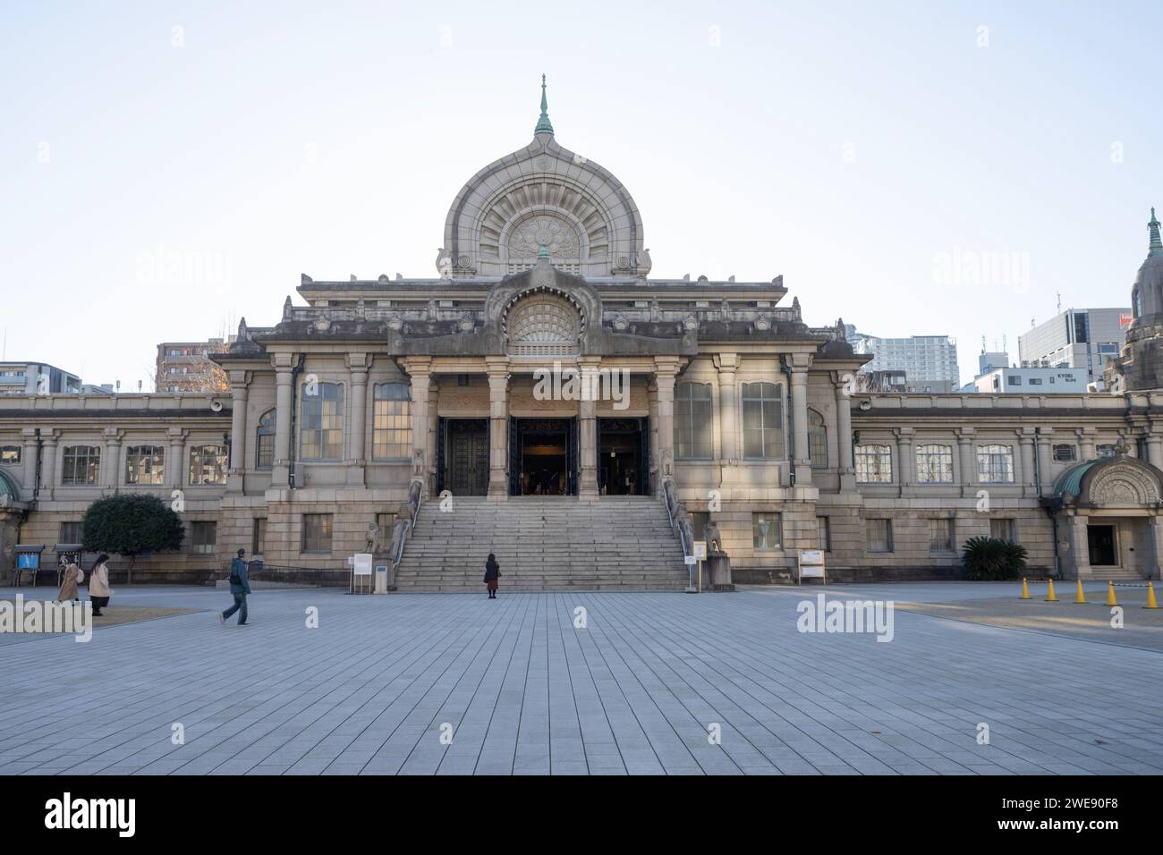 Tokio, Japan. Januar 2024. Panoramablick von außen auf den buddhistischen Tempel Tsukiji Hongan-JI im Stadtzentrum Stockfoto