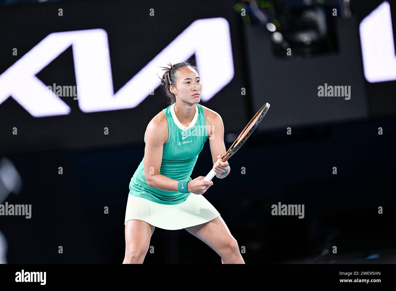 Paris, Frankreich. Januar 2024. Qinwen Zheng aus China während der Australian Open 2024, Grand Slam Tennis Turnier am 22. Januar 2024 im Melbourne Park in Australien. Quelle: Victor Joly/Alamy Live News Stockfoto