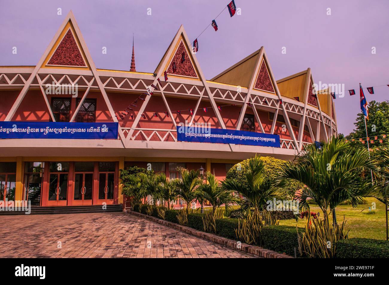 Chaktomuk Theater & Conference Hall, Architektur von Vann Molyvann. Phnom Penh, Kambodscha. Kredit: Kraig lieb Stockfoto