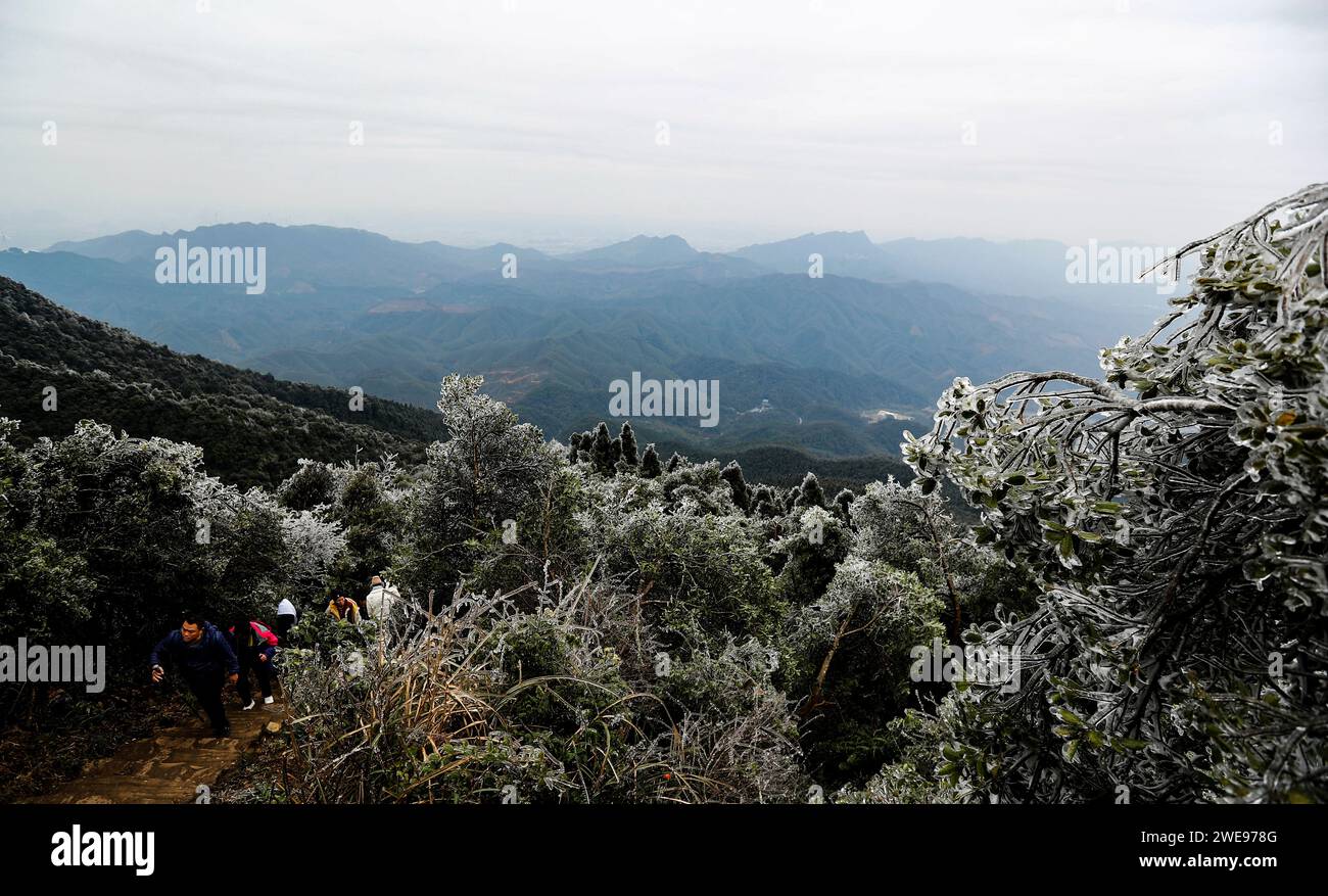 Guigang, Chinas autonome Region Guangxi Zhuang. Januar 2024. Touristen