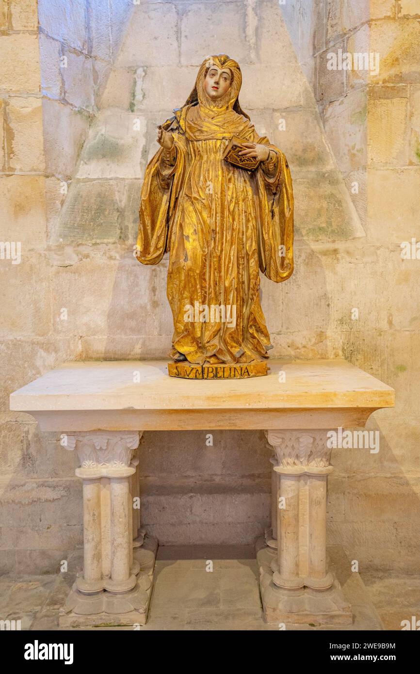 Statue der Heiligen Umbelina im Batalha-Kloster Stockfoto