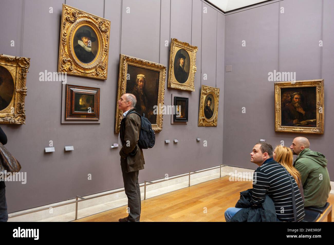 Paris, Frankreich, Gruppenmenschen, Touristen, Besuch, im Inneren, Kunstgalerie, Louvre Museum, antike niederländische Kunstmalereien aus dem 17. Jahrhundert Stockfoto