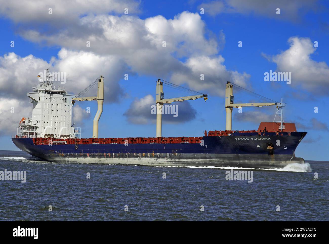 Ein Frachtschiff auf der Nordsee vor Cuxhaven, FESCO Vladimir, Stockfoto