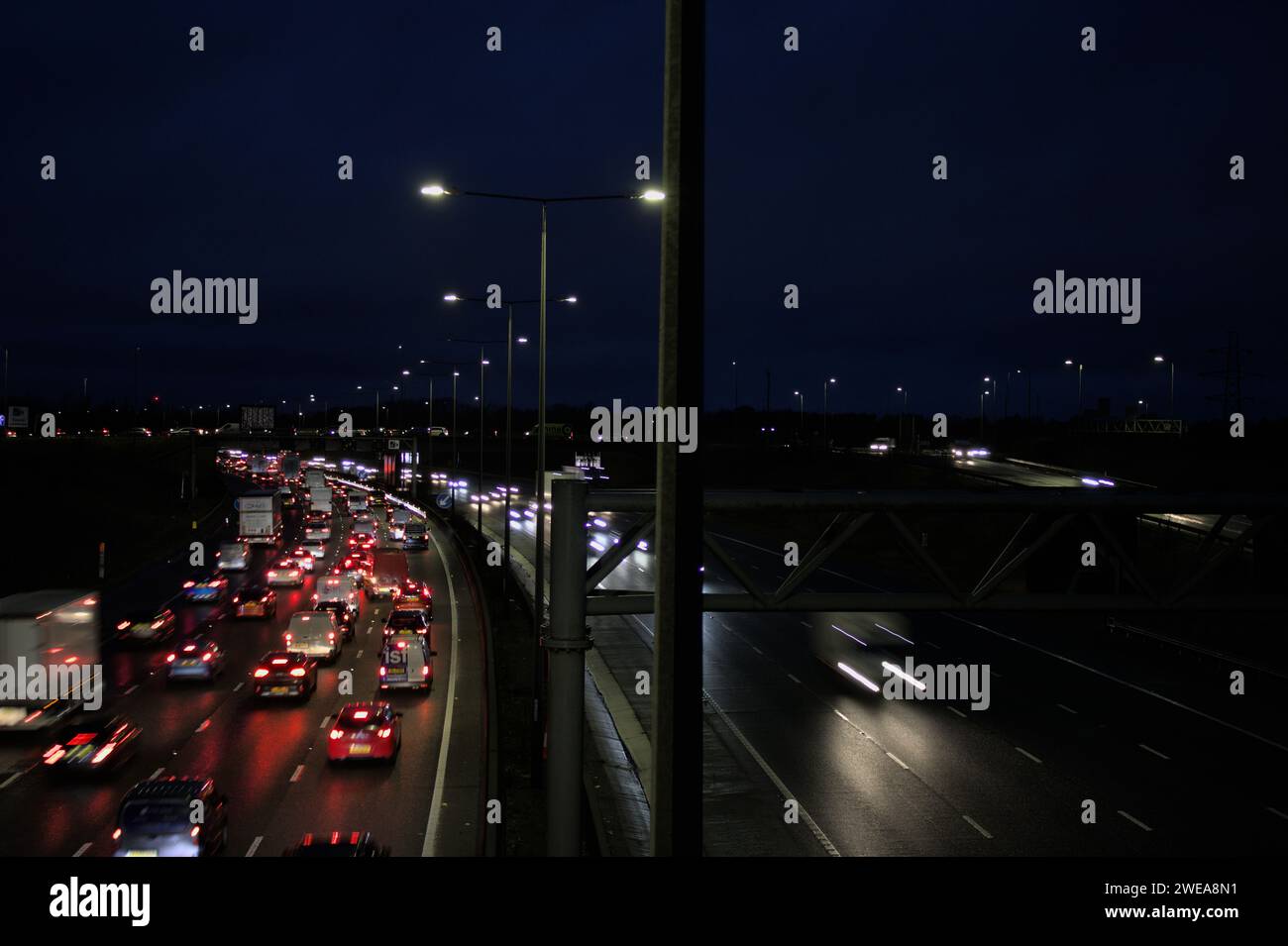 Stau auf der Autobahn M1 in Richtung Norden nach Dunstable Stockfoto