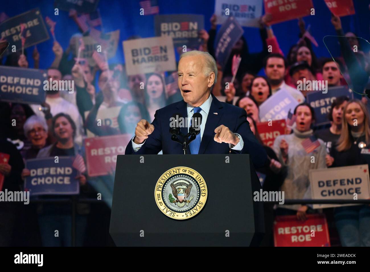 Manassas, Usa. Januar 2024. Präsident der Vereinigten Staaten, Joe Biden, hält während einer Wahlkampfkundgebung zum Thema Reproduktionsfreiheit eine Rede. Biden-Harris 2024 Wahlkampfveranstaltung zur Reproduktionsfreiheit an der George Mason University in Manassas. Quelle: SOPA Images Limited/Alamy Live News Stockfoto