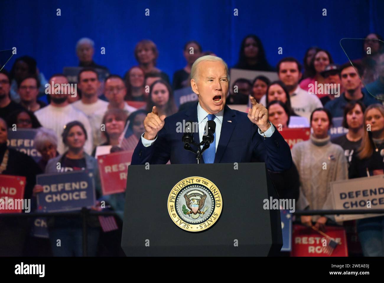 Präsident der Vereinigten Staaten, Joe Biden, hält während einer Wahlkampfkundgebung zum Thema Reproduktionsfreiheit eine Rede. Biden-Harris 2024 Wahlkampfveranstaltung zur Reproduktionsfreiheit an der George Mason University in Manassas. (Foto: Kyle Mazza / SOPA Images/SIPA USA) Stockfoto