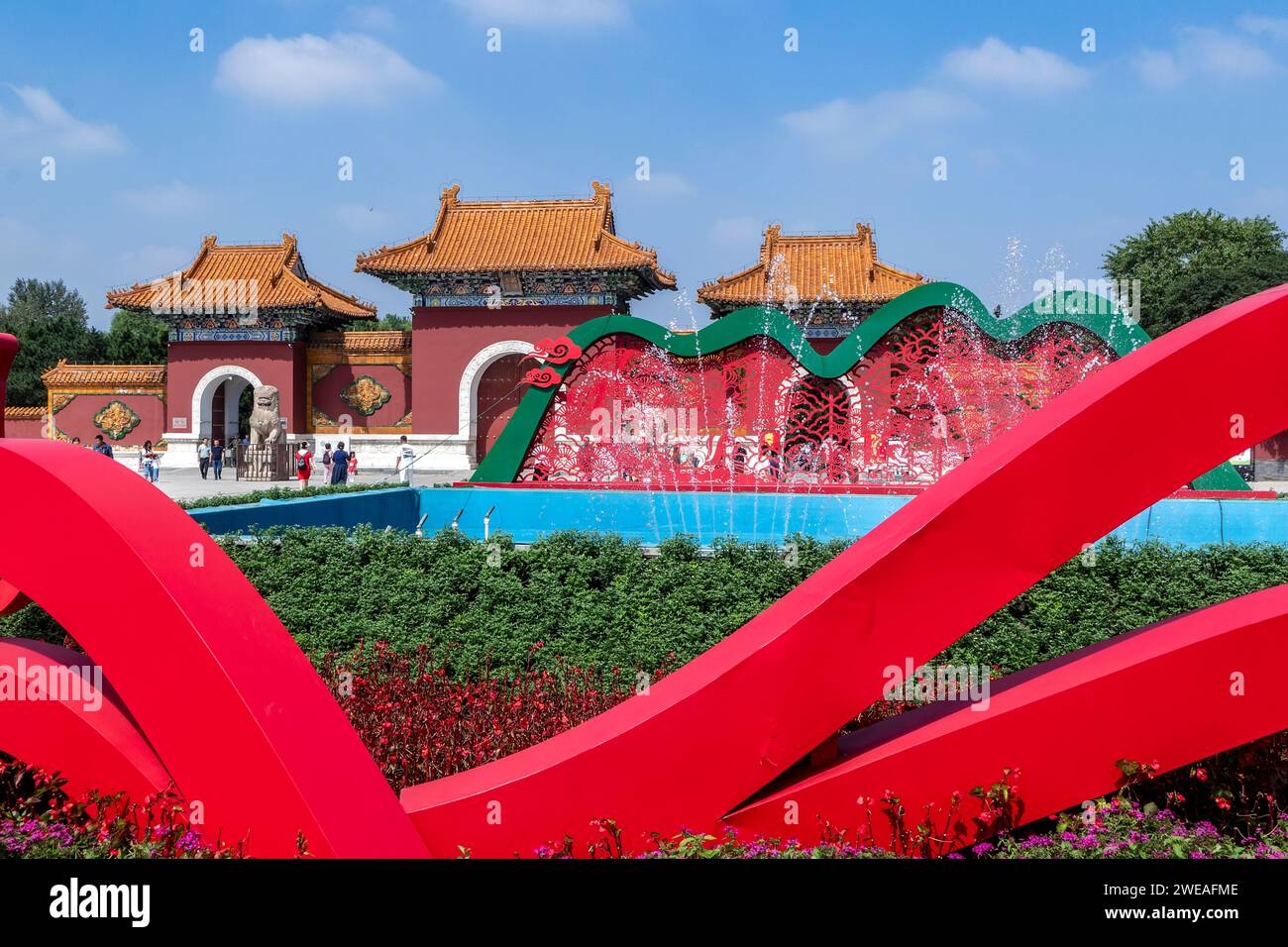 Beiling Park, da Hong Men, Kaiserliche Gräber der Ming- und Qing-Dynastie, Liaoning, Volksrepublik China, Rotes Tor des Grabes, Shenyang, Architektur Stockfoto