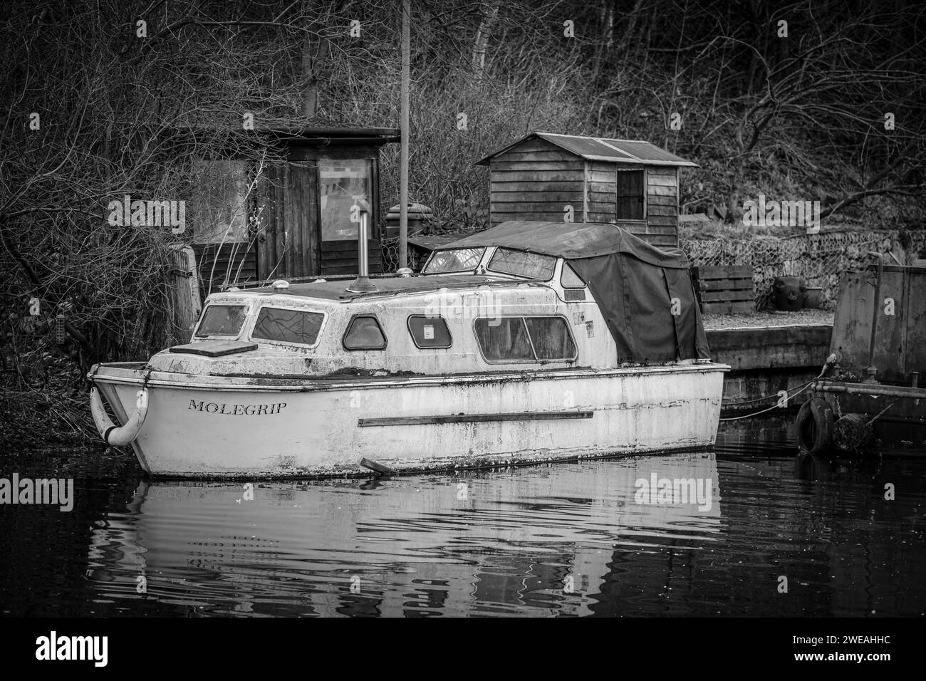 Blick auf den Rochdale Kanal, zwischen Hebden Bridge und Todmorden, Calderdale. Stockfoto