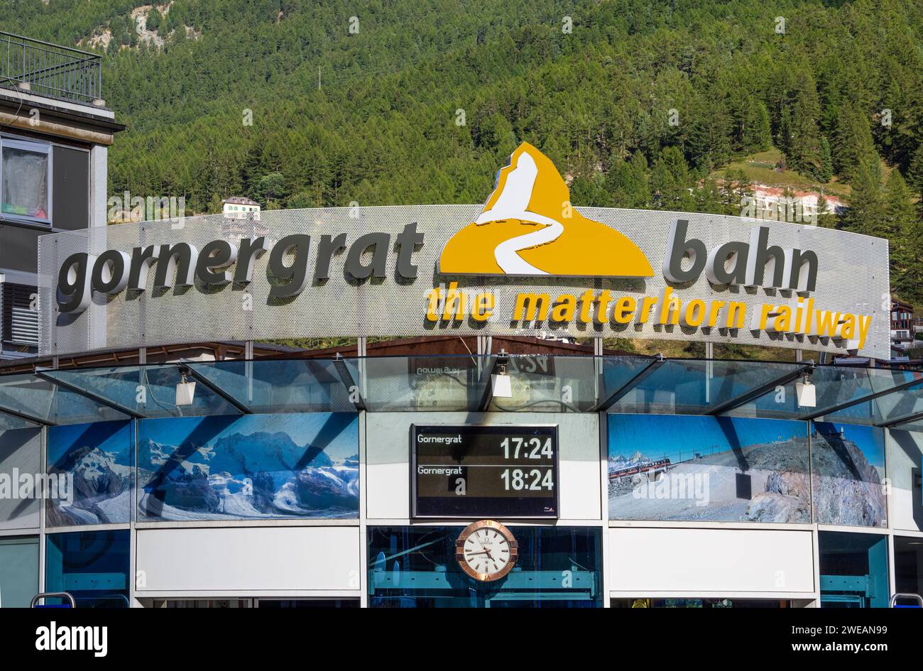 Zermatt, Schweiz - 23. September 2023: Die Gornergratbahn in Zermatt ist eine elektrisch betriebene Zahnradbahn auf dem Gornergrat im Monte Ro Stockfoto