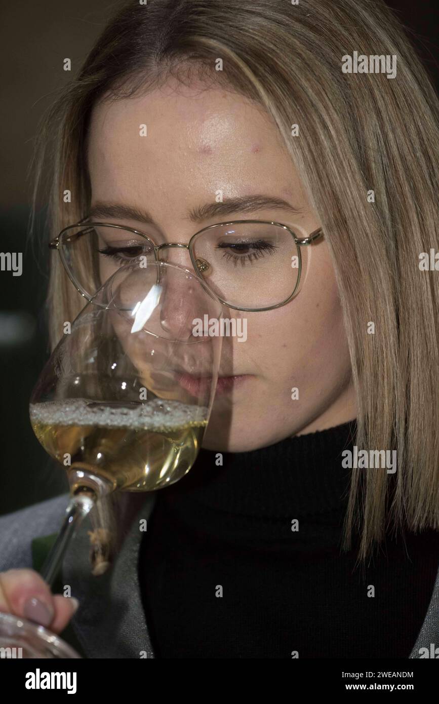 Jeden Abend Ein Glas Wein Alkoholiker www.alamy.de