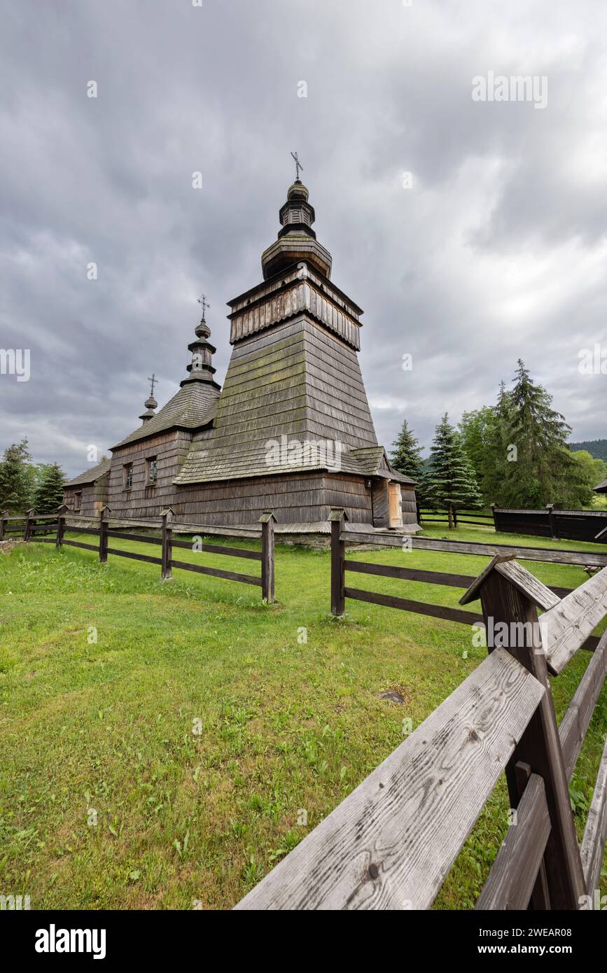 Römisch-katholische Kirche der Heiligen Cosmas und Damian Church, Skwirtne, Woiwodschaft Kleinpolen, Polen Stockfoto