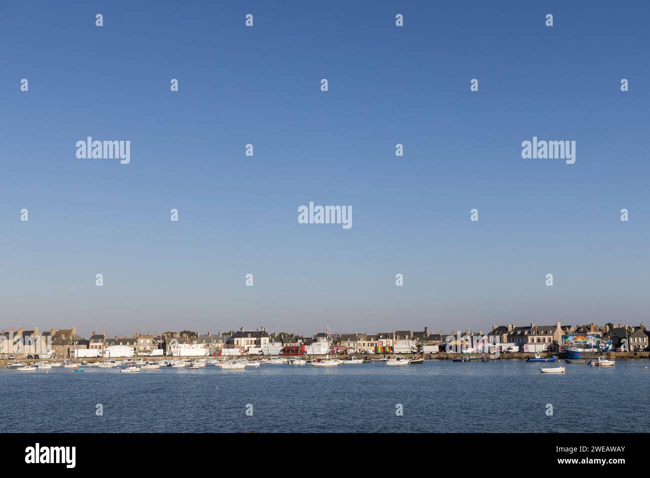Die Boote liegen im Hafen, Barfleur, Manche, Normandie, Frankreich Stockfoto