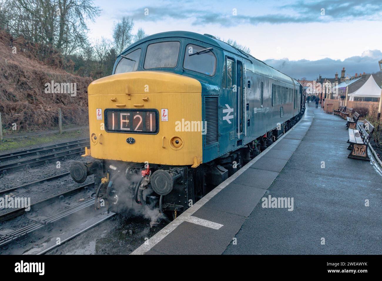 Bridgnorth, Vereinigtes Königreich. 29. Dezember 2023: British Rail Class 46 Diesellokomotive wartet auf Abfahrt von Bridgnorth Bahnhöfen während des Severn Val Stockfoto