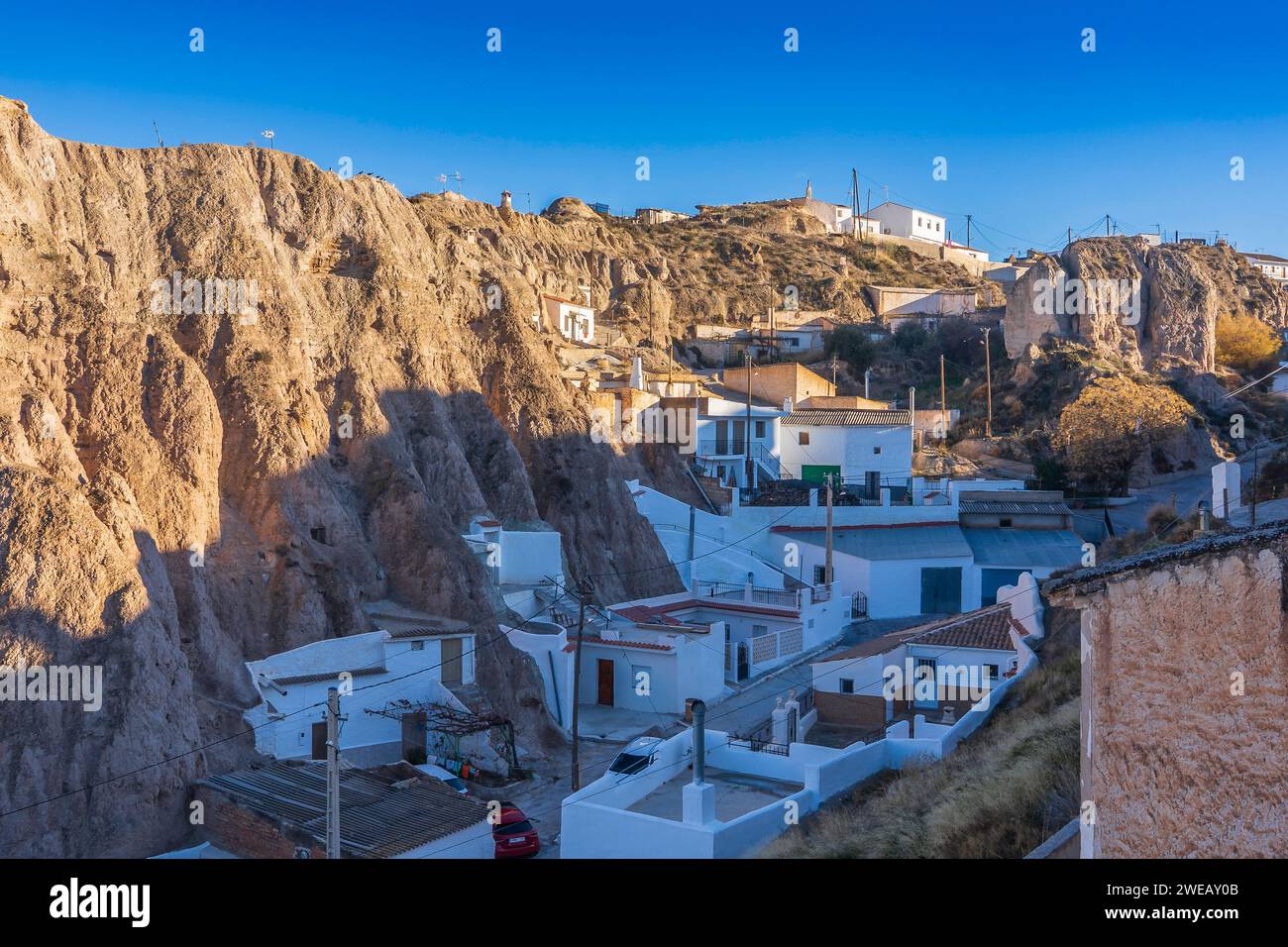 In den Felsen gehauene Häuser in Bacor (Spanien) Stockfoto