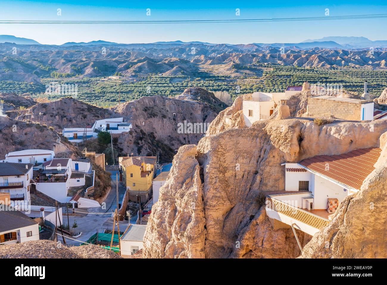 In den Felsen gehauene Häuser in Bacor (Spanien) Stockfoto