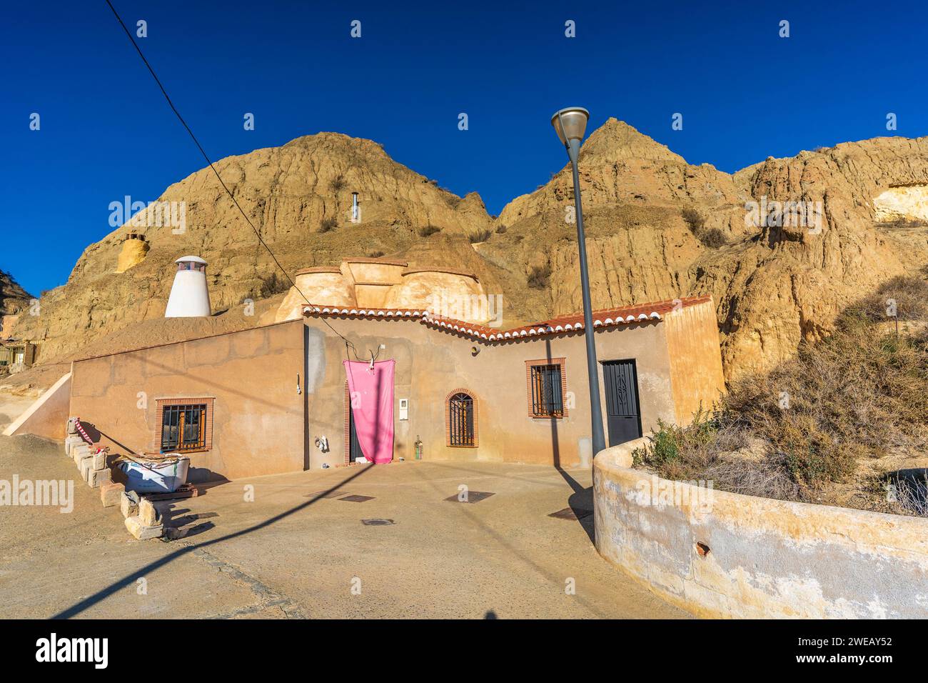 In den Felsen gehauenes Haus in Guadix (Spanien) Stockfoto