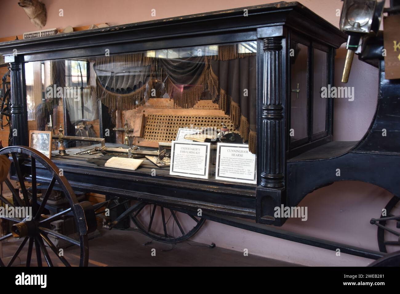 Grabstone, AZ. USA. 12/30/2023. O.K. Corral Historic Complex. Tombstone Arizona Territory um 15:00 Uhr am Mittwoch, 26. Oktober 1881, Schießerei Stockfoto