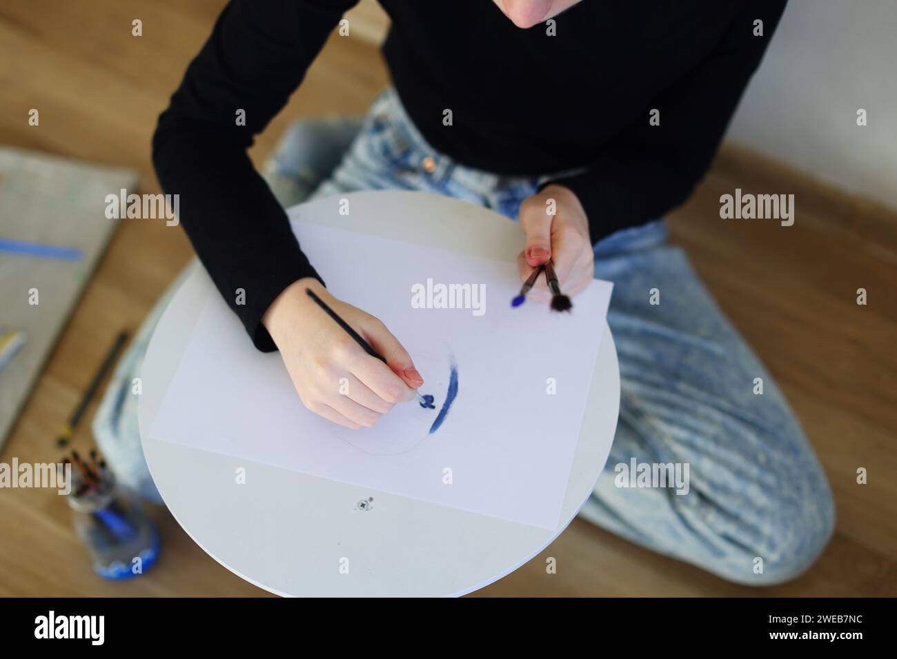 Mädchen beginnt mit dem Zeichnen von Hobby und Bildung Stockfoto