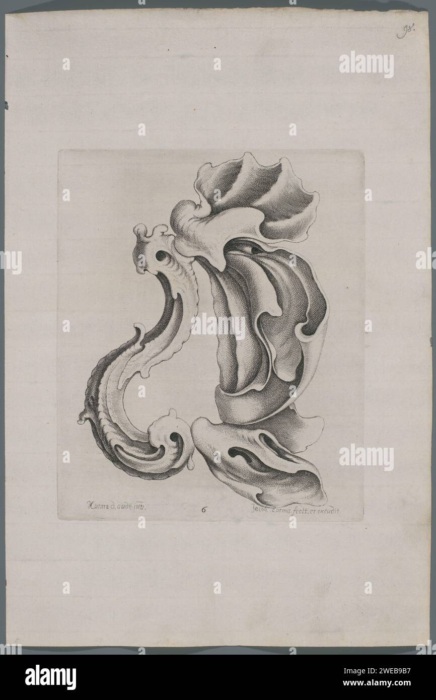 Seitenansicht eines Türquirls in Kwabstijl, Jacob Lutma, Johannes Lutma (1584-1669), 1654 Druck Amsterdam Papierätzung / Gravur Türklopfer, Türklingel. Ohrmuschel, Lappenstil  Ornament Stockfoto