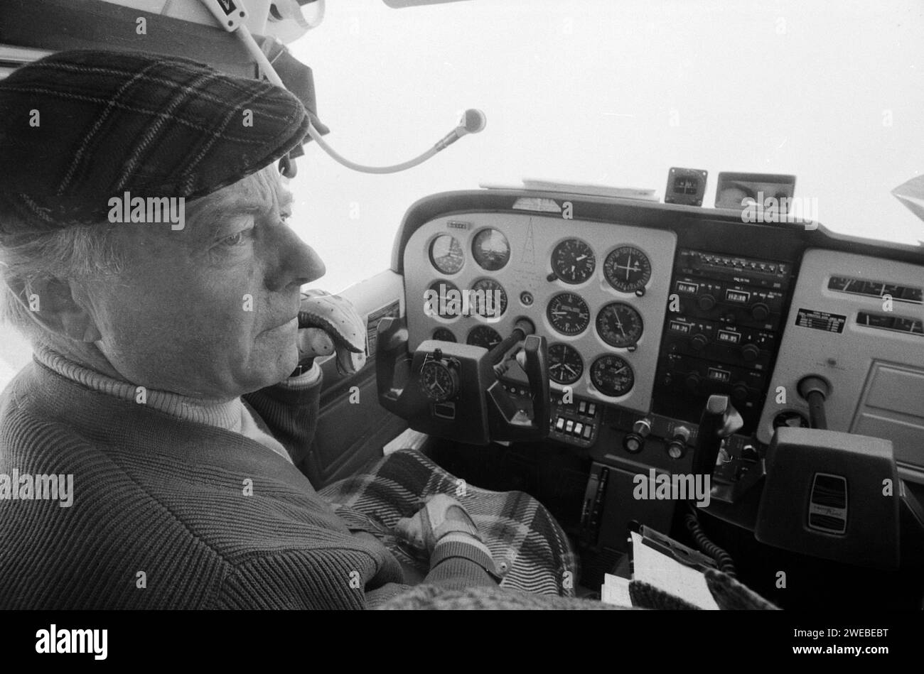 Cessna cockpit Schwarzweiß-Stockfotos und -bilder - Alamy