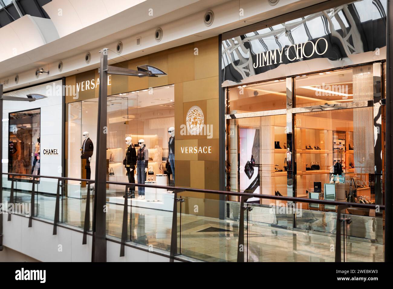 Designer-Einzelhandelsgeschäfte in der Millenia Mall. Stockfoto