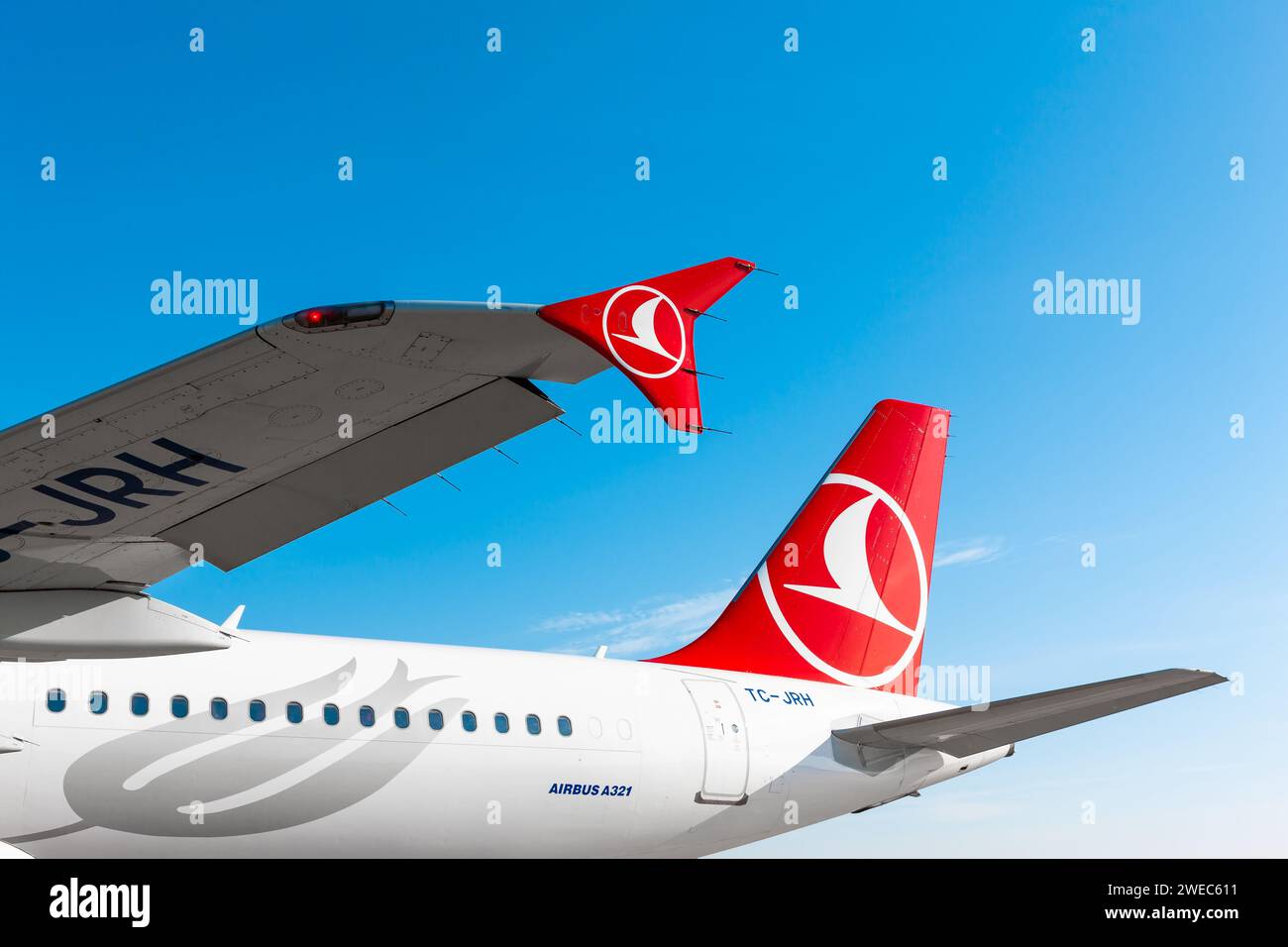 Boryspil, Ukraine - 10. September 2019: Heck und Flügel des Flugzeugs Airbus A321 der Turkish Airlines am Flughafen Boryspil Stockfoto