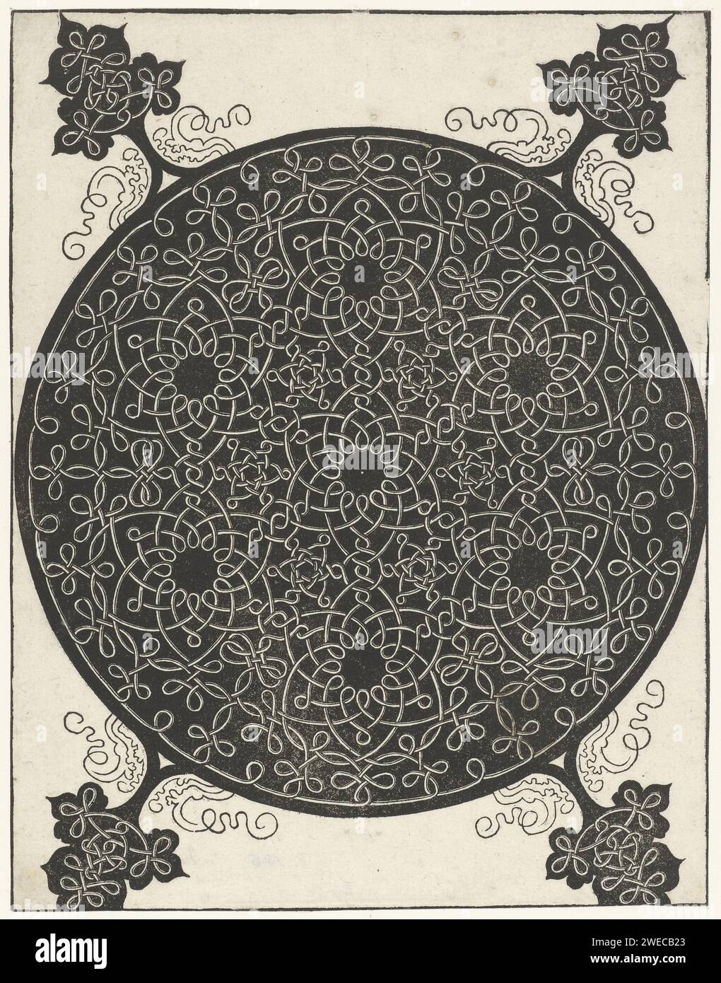 Stickbeispiel mit sieben Blumenmotiven, Albrecht Dürer, nach Leonardo da Vinci, 1507 - 1521 Druck Schwarze Scheibe mit vier Ausbuchtungen, gefüllt mit weißen Mooken, darunter in Form von sieben Blüten. Dieser Druck ist Teil einer Serie von 6 Ornament Prints mit Moresken. Nürnberger Papierschmuck  geometrische Motive Stockfoto