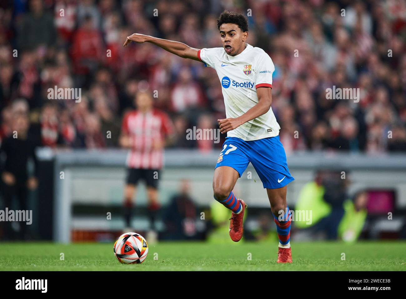 Yamine Lamal vom FC Barcelona im Spiel der Copa El Rey Runde Acht zwischen Athletic Club und FC Barcelona im San Mames Stadium am 16. Januar 2024 in Bilbao, Spanien. Quelle: Cesar Ortiz Gonzalez/Alamy Live News Stockfoto