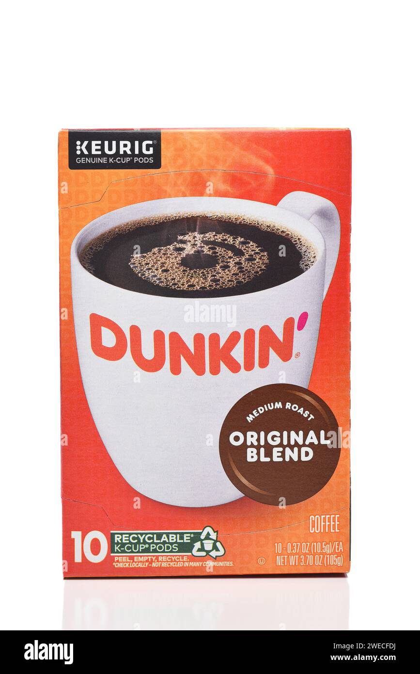 IRVINE, KALIFORNIEN - 24. JAN 2024: Eine Schachtel Dunkin Original Blend Medium Roast Coffe K-Cups von Keurig. Stockfoto