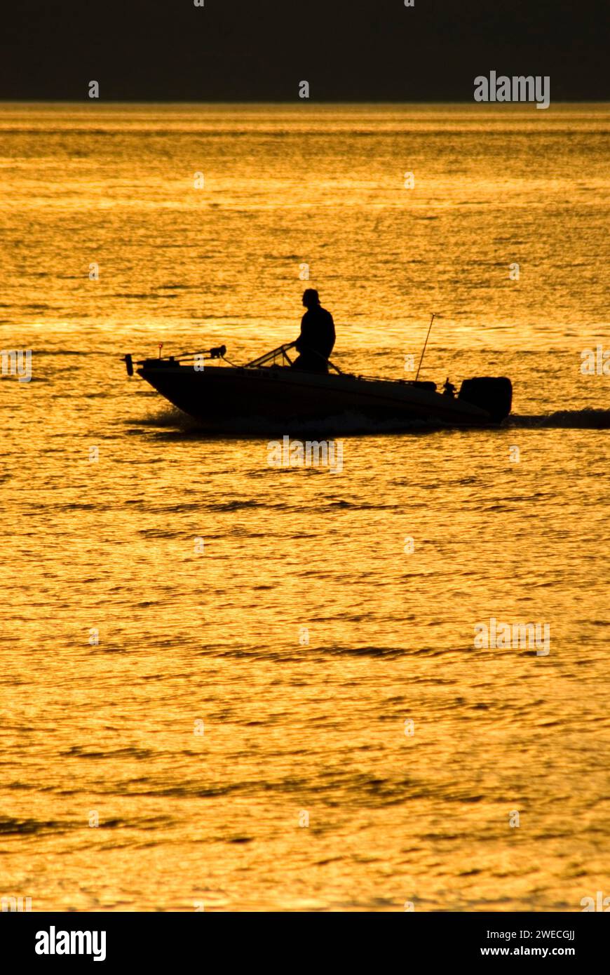 Boot Sonnenuntergang, Edmonds Fishing Pier, Edmonds, Washington Stockfoto