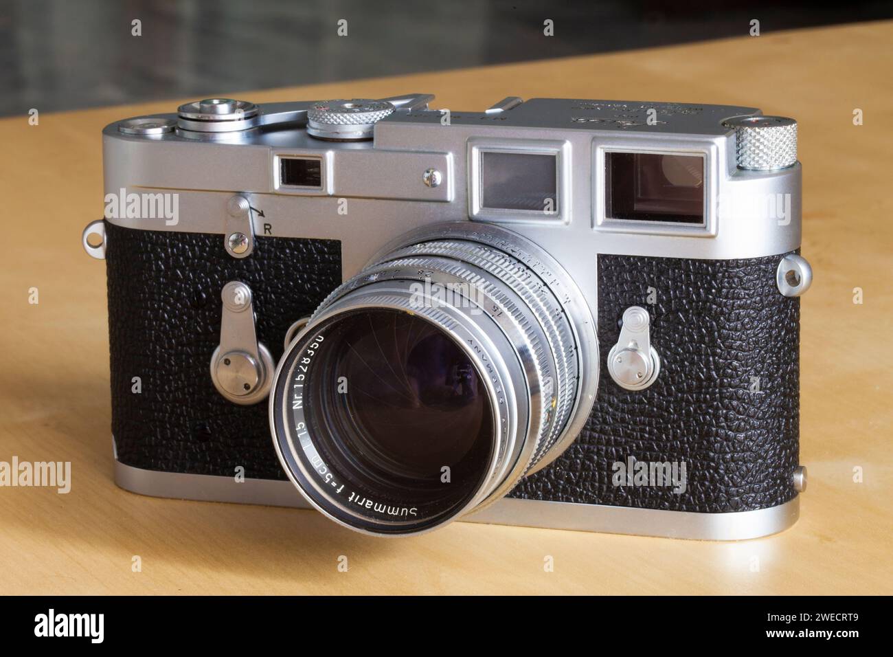 Eine klassische Leica M3 Entfernungsmesser-Kamera mit Summarit 50mm f1.5 Ernst Leitz Objektiv. Stockfoto