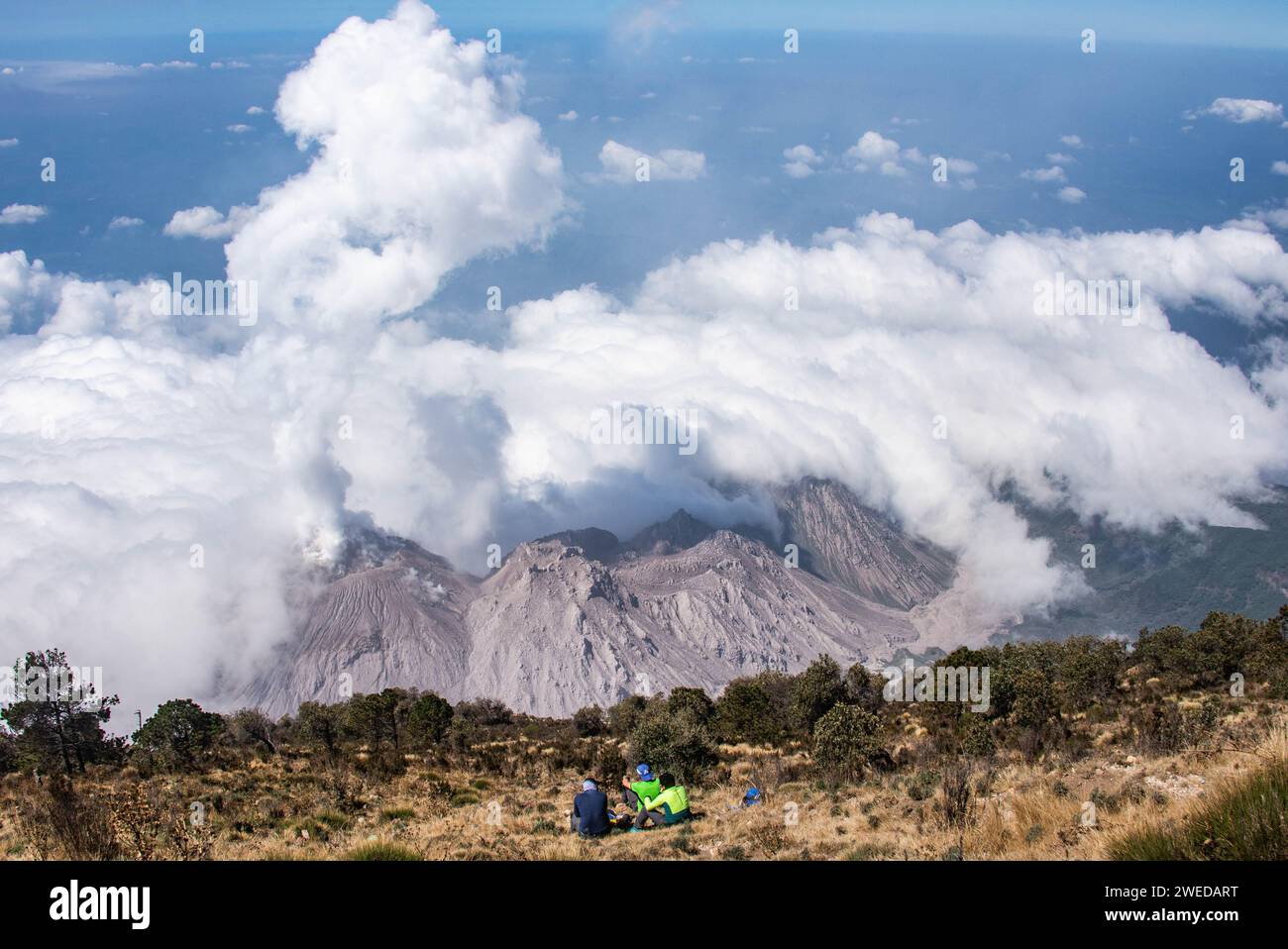 Santiaguito Lavadom, der vor dem Santa Maria Vulkan, Quetzaltenango, Guatemala, ausbricht Stockfoto