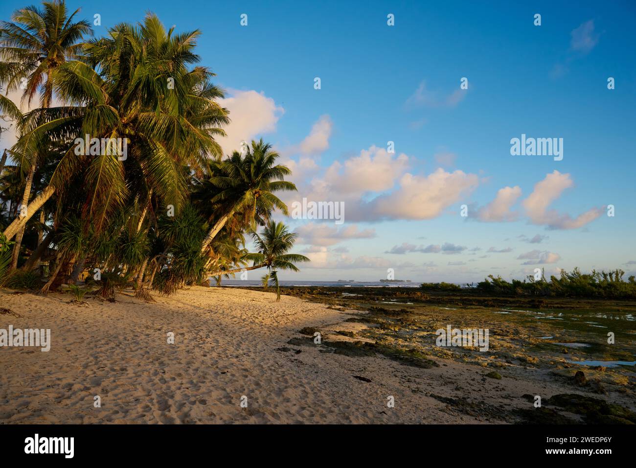 Der Strand in Cloud 9, Siargao, berühmt für sein Surfen. Stockfoto