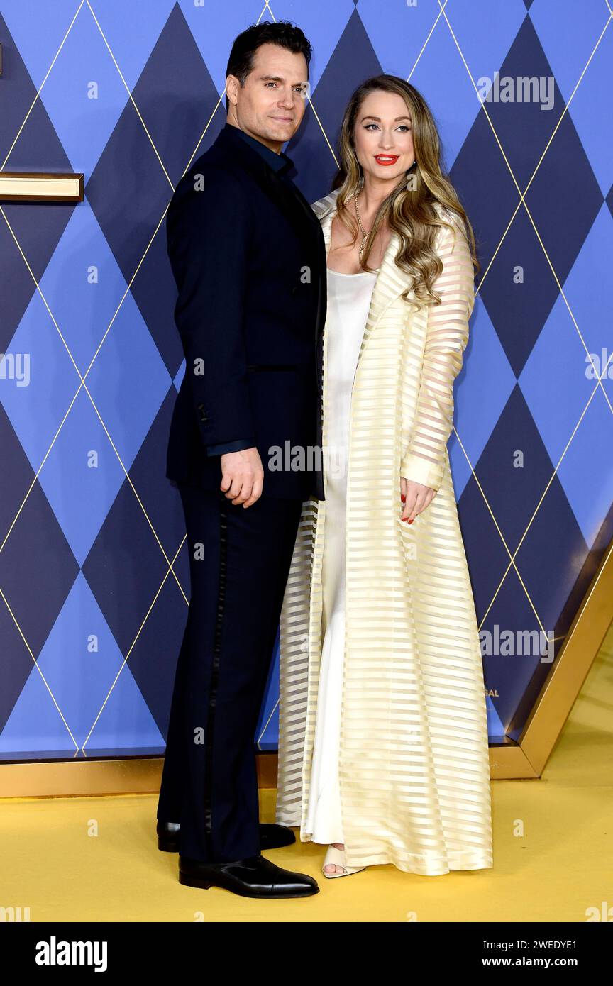 Henry Cavill mit Freundin Natalie Viscuso bei der Weltpremiere des Kinofilms Argylle im Odeon Leicester Square. London, 24.01.2024 *** Henry Cavill mit Freundin Natalie Viscuso bei der Uraufführung des Films Argylle am Odeon Leicester Square London, 24 01 2024 Foto:XS.xVasx/xFuturexImagex argylle 4218 Stockfoto