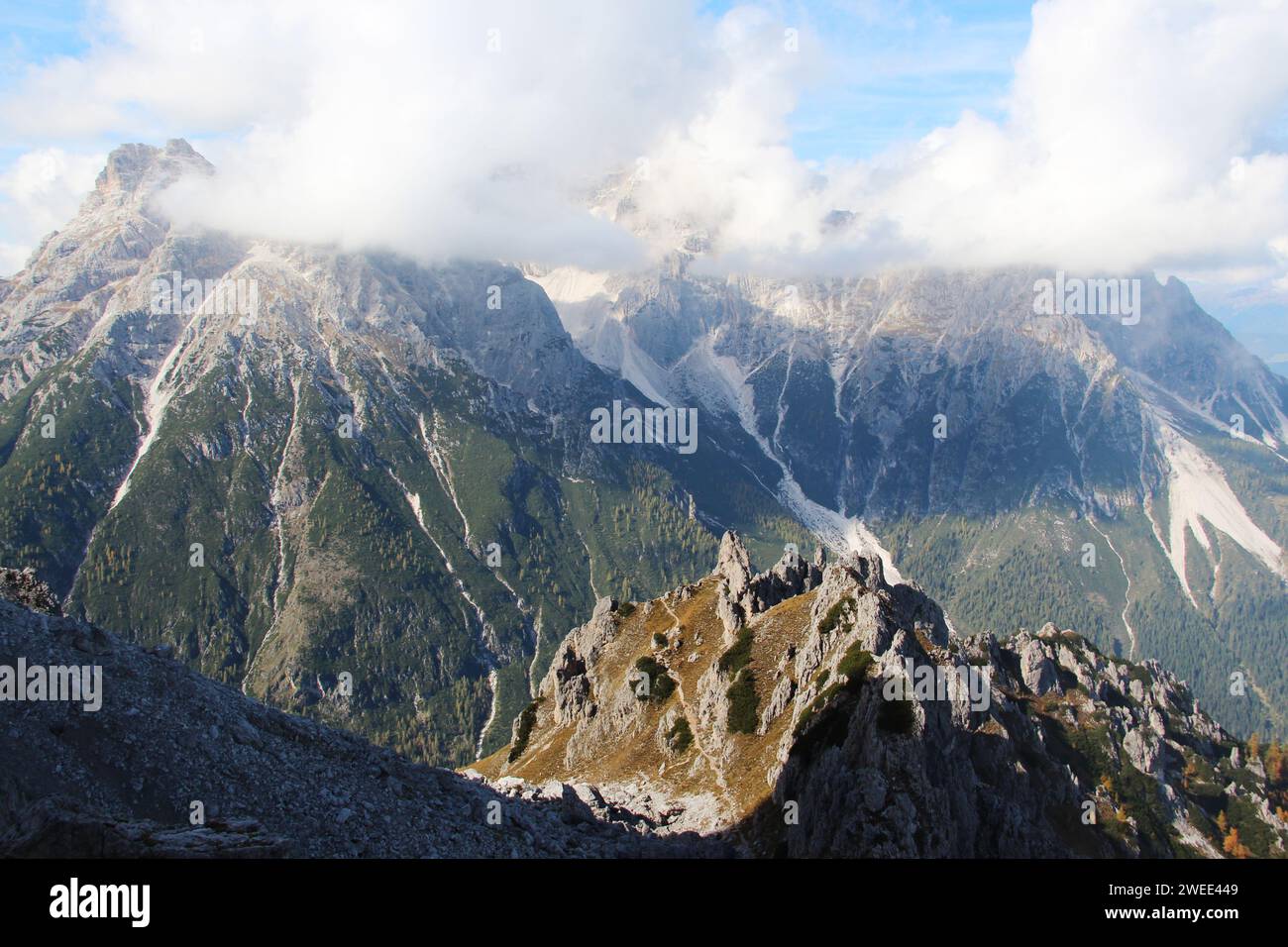 Auf dem Gipfel des hohen Berges. Stockfoto